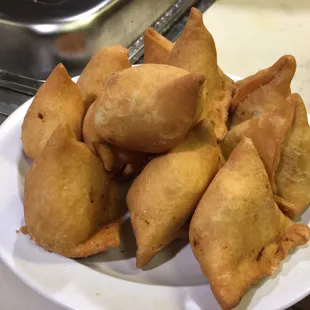 Samosas with chutney