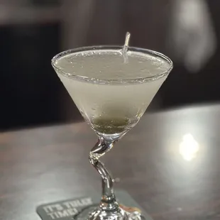A perfect gin dirty martini