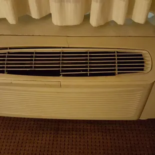 Oh lets use the ac unit since it is july.. but wait the vent is broken only faces one way.... fun maybe ill sleep on the ceiling