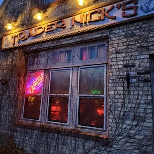 the outside of a restaurant