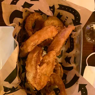 a basket of fried onion rings