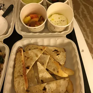 R Signature Share - artisan olives, burrata, shell bean hummus, marinated heirloom tomato, grilled bread, flatbread ($16)