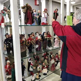 The collectible Carolers (1/5/2019)