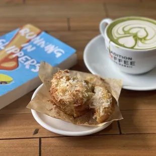 Matcha and pineapple muffin! mmm.