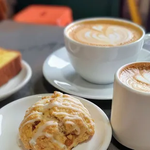 Cappuccino and Cortado with delicious pastries