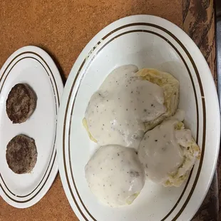 Biscuits/Gravy and sausage