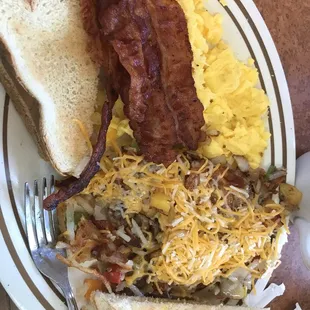a breakfast of eggs, bacon and hash browns