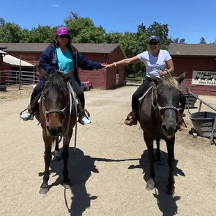 The horses were named Maggie and Pandora... loved the experience we had!