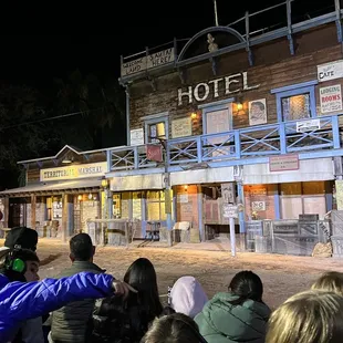 Pistoleros gunfight show