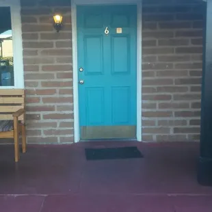 Everyone is so nice and the rooms are super old school totally coming back!