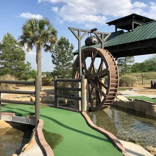 Beautiful course !Enjoy the horses running in pasture behind the course !