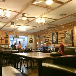 Black and white illustrations of iconic Americans adorn the walls.