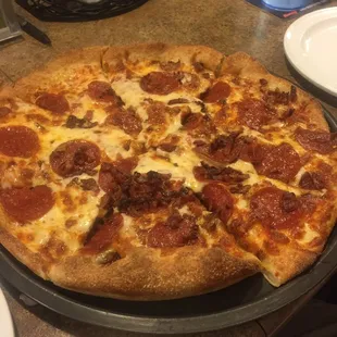 12" pepperoni &amp; bacon. Quite tasty!