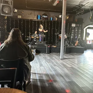 Live music on a Sunday Afternoon!