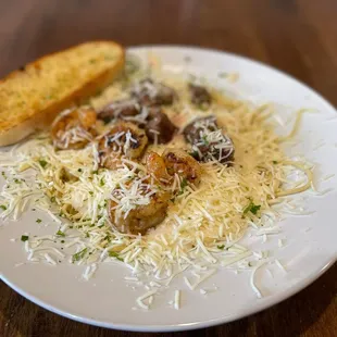 a plate of pasta and bread