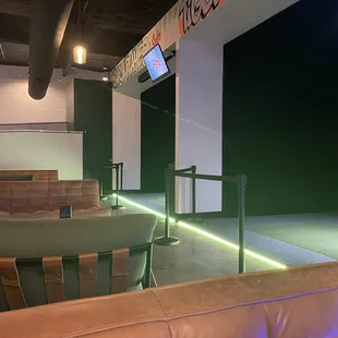 4 Golf simulators room