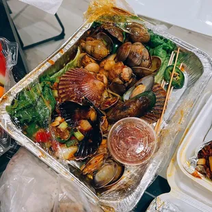 Hai san xao sate (stir fried seafoods w/ satay sauce)