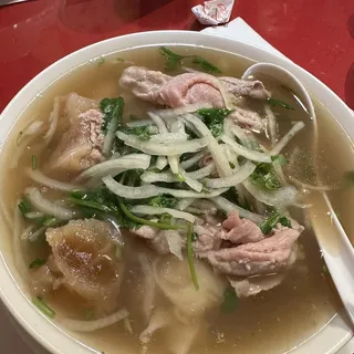S6. Filet Mignon and soft Tendon Pho
