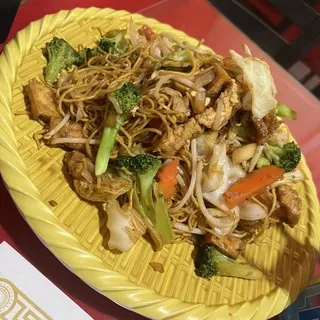 V7. Chow Mein with Tofu and Vegetables