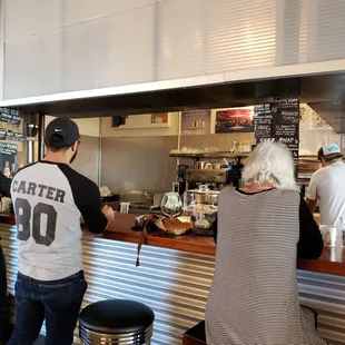 Buenos Dias, Grand Ave!