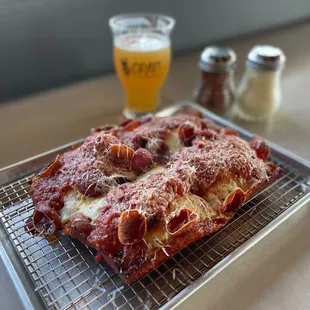 Pepperoni pizza and modern times wizard nebula IPA.