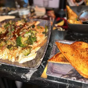 Dirty Alfredo with lamb chops with bread