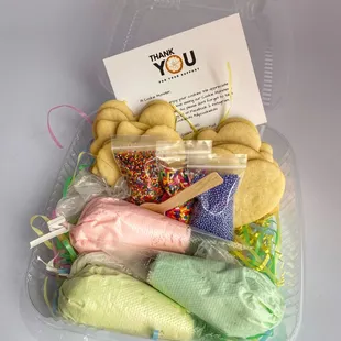 Open Kit (cookies/frostings/sprinkles vary per kit)