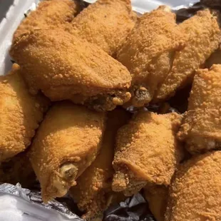 a tray of fried chicken