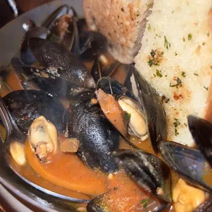 Mussels in White Wine Marinara- CHEFS KISS