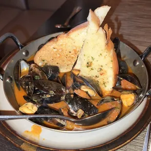Mediterranean Steamed Mussels