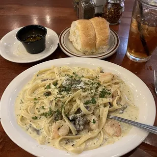 Fettuccine Gamberetti e Funghi Lunch