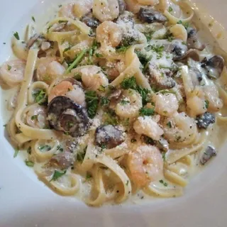 Fettuccine Gamberetti e Funghi