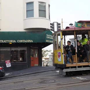 right off the Powell/Mason cable car line