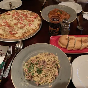 14" frutti di Mare, seafood Arrabbiata, spaghetti alla Carbonara