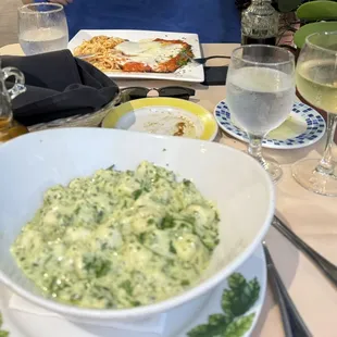 Tortellini al Pesto Pollo Parmigiana