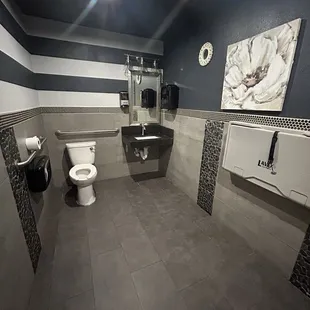 Nice bathroom