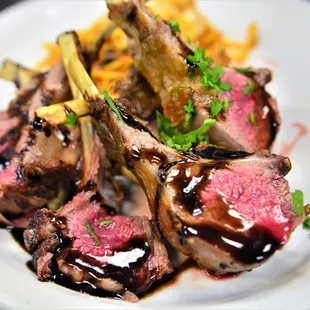 Rack of lamb in balsamic vinegar reduction