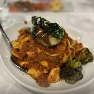 a plate of pasta and vegetables