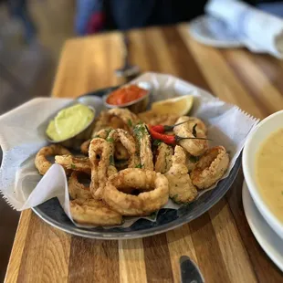 food, chicken wings and fried chicken