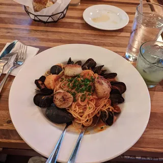 Spicy Seafood Pasta