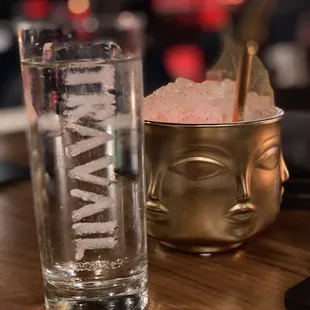 Travail ice in the whisky drink