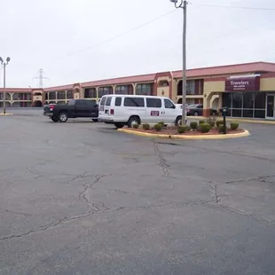 MH TravelersInn Suites Oklahoma City Exterior