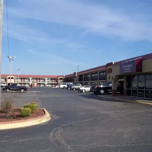 MH TravelersInn Suites Oklahoma City Exterior