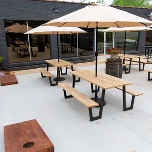 Patio with 4 picnic tables and cornhole!