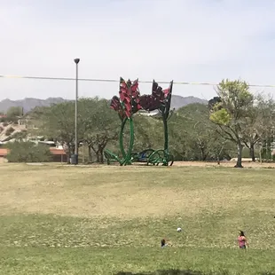 Tulip metal seating atrucrure