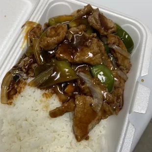 Beef with green pepper and onion lunch