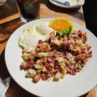 corned beef hash with eggs