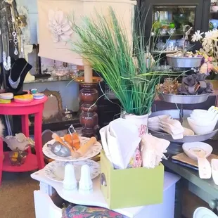 Wonderful  shop in Frazier Park  with great gift ideas antiques and collectibles .