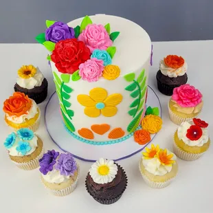 Beautiful fondant flower Cake and Cupcakes