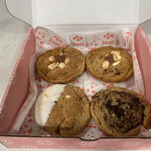 2 s&apos;mores cookies One oatmeal white chocolate macadamia nut! And a deep fried Oreo cookie.